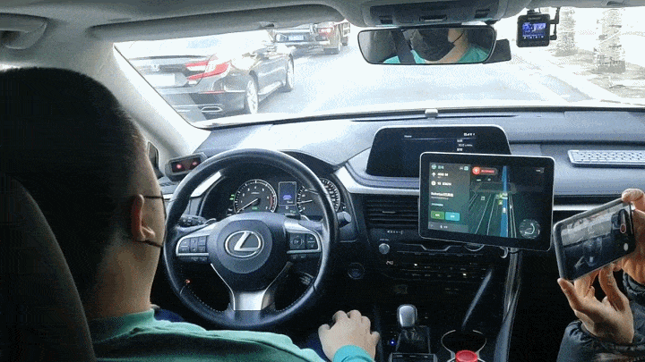 中外记者体验海淀自动驾驶技术带来的震撼