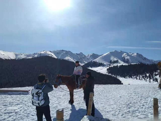 景区迎客忙 村民日子甜