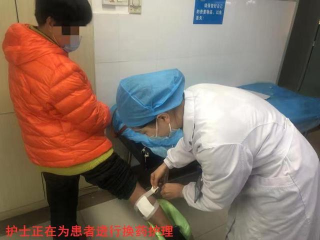 低温烫伤又下江冬泳 六旬老人半条腿罢工