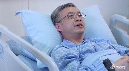华山医院微电影《悔》全网首映,医生演病患躺病床“言传身教”