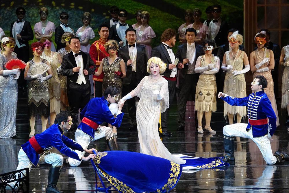 上海布达佩斯双城共演《微笑王国》：100年前的“中国王子”用微笑面对世界