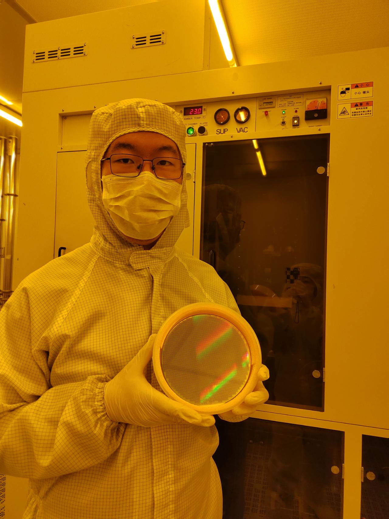 山西省第一片碳化硅芯片在中国电科二所问世