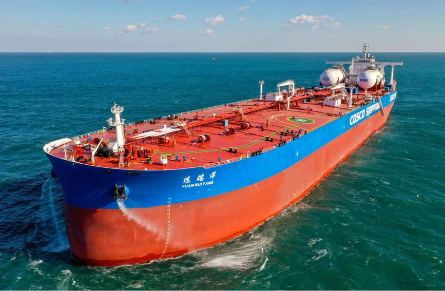 “中国洋浦港”迎来全球首艘LNG双燃料动力超大型油轮