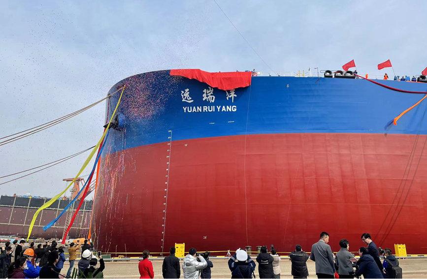 “中国洋浦港”迎来全球首艘LNG双燃料动力超大型油轮