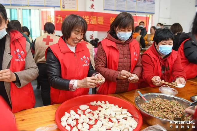 这群老人，暖到心里了……