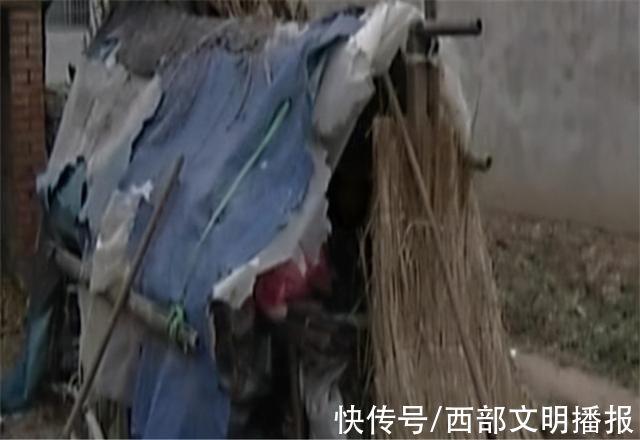 07年，13岁男孩至亲接连离世，亲戚为钱要抚养，却让他独自住狗窝