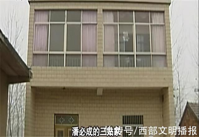 07年，13岁男孩至亲接连离世，亲戚为钱要抚养，却让他独自住狗窝