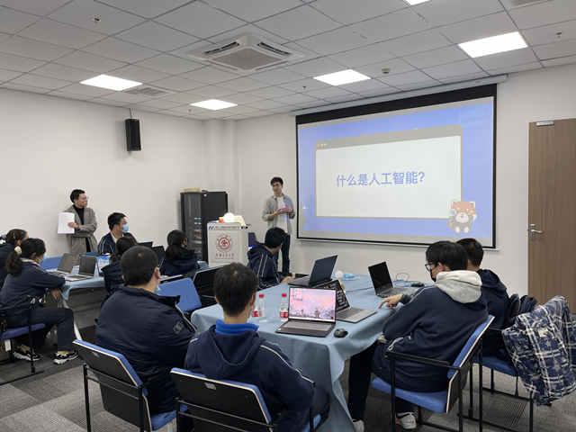 上海人工智能研究院科创教育基地首次对青少年开放