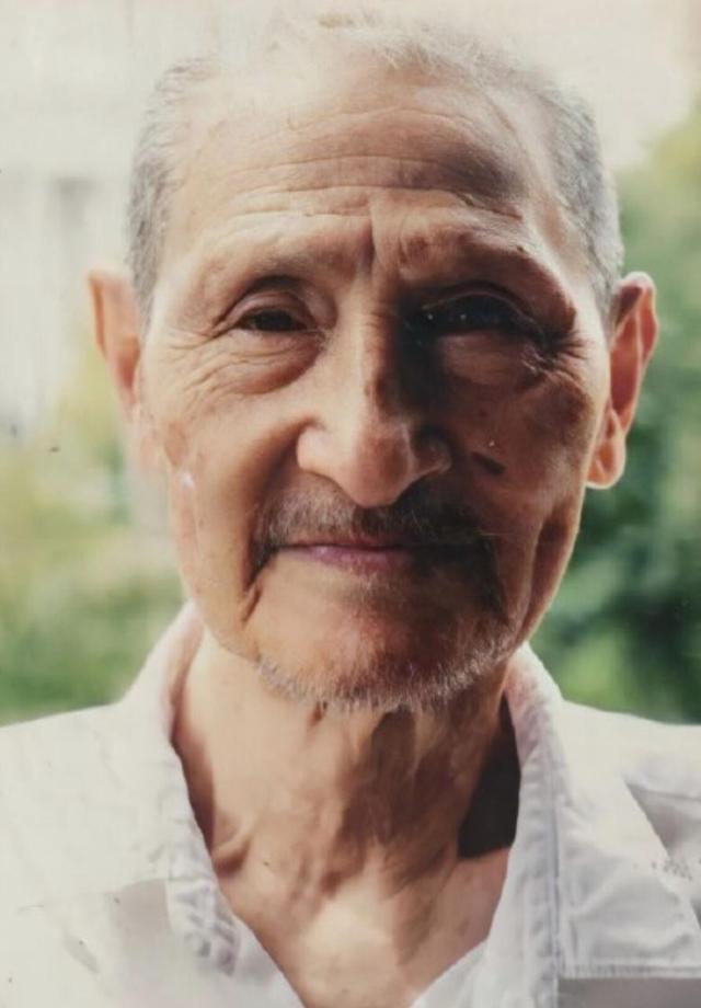 著名京剧大师因病去世，生前露面骨瘦如柴家中简陋，享年102岁