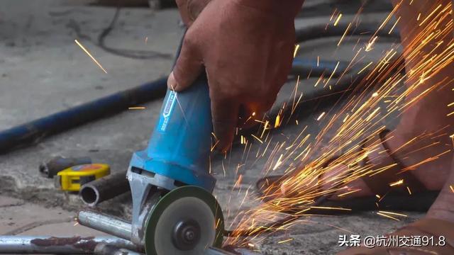 “太难受了！”男子凌晨被眼睛痛醒，这种灯太害人了