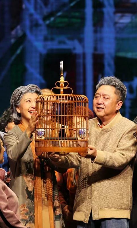 于谦领衔相声剧《依然美丽》“回娘家”，北京大爷乐翻上海观众