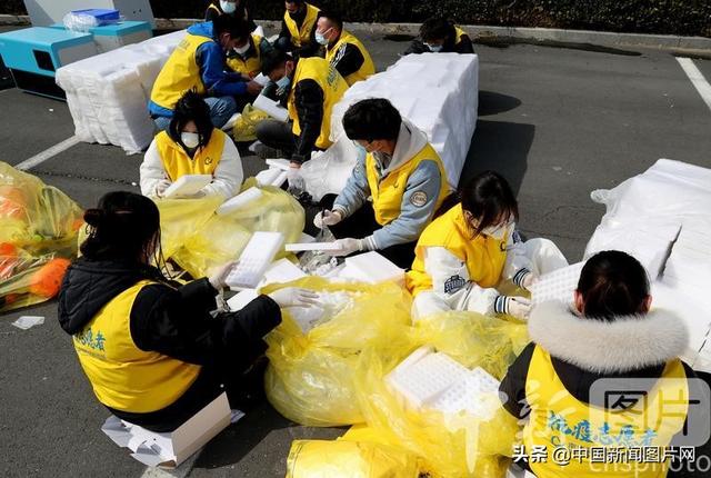 江苏连云港：加紧组装集成式核酸检测实验室