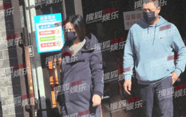 50岁李亚鹏又要当爸？带女友去医院产检，金喜挺着大肚子小心翼翼