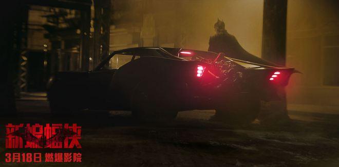 《新蝙蝠侠》火海追车燃炸大银幕，暗夜英雄强势归来