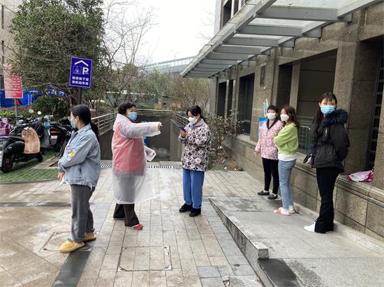 送猫狗去宠物店寄养 邀请不会做饭的小姑娘去自家吃饭…… 管控状态的婺江三园暖心故事真多