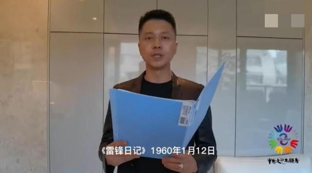 李小萌大方晒产后身材，生娃3月后肚子仍有肥肉，身后豪宅好精致