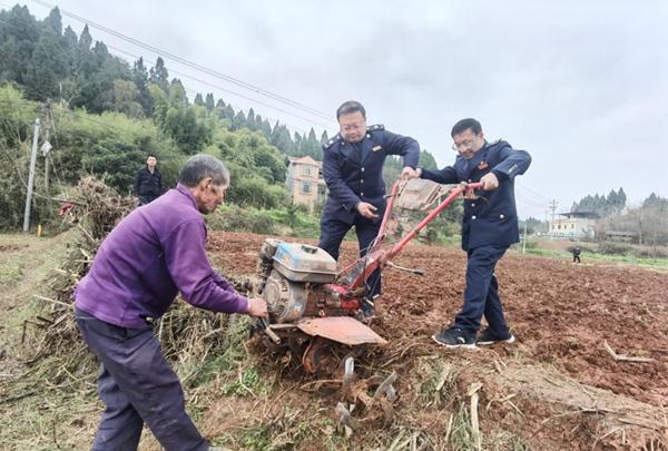 税务“春风”送暖 春耕春管正忙