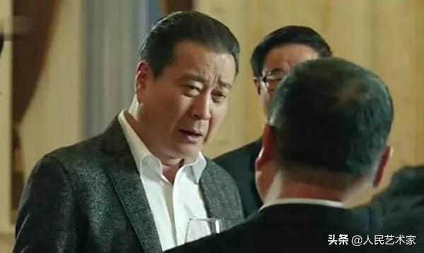 他是张凯丽的同学，被称为“太监专业户”，是最会演戏的制片人，57岁才凭借“丁义珍”走红