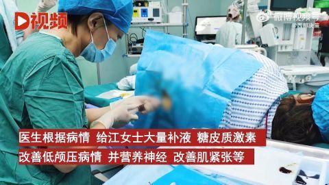 女白领头痛站不住查出大脑漏积液 医生用自身血液堵上漏点