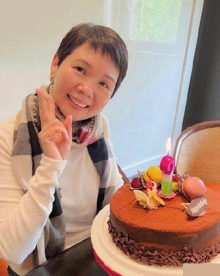 杨丞琳晒合照为妈妈庆65岁生日 大赞妈妈依旧冻龄