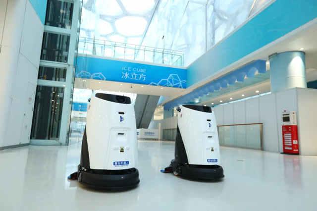 精致的外壳和灵敏的性能，这款来自上海的机器人全力服务冬残奥会