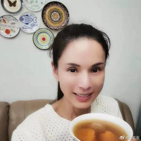 李若彤亲自下厨做番薯糖水和豆腐煎鸡蛋 自曝拍照技术遭嫌弃