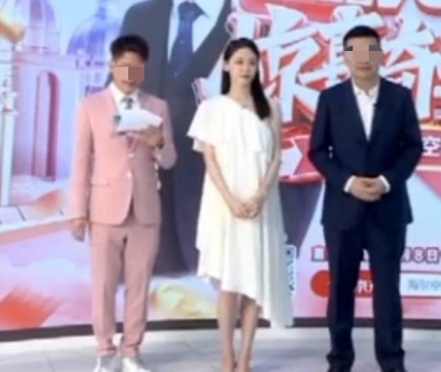 苗苗疑似怀二胎后参加商演，身材丰满许多大肚明显，四肢依旧纤细