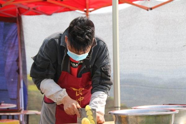 毕节纳雍：油菜花进入盛花期 引燃乡村休闲游