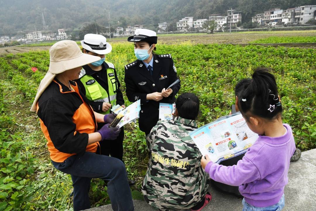 乡村百姓农耕忙 播种“安全”正当时