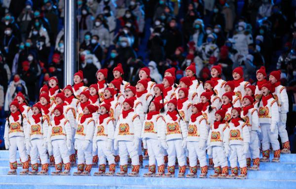 与奥运会结缘，71岁张艺谋在风雪中快走五公里锻炼