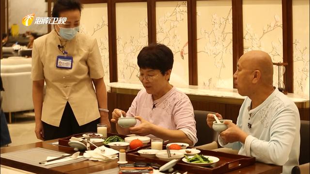 何为健康饮食？何处能“偷得浮生半日闲”？明天19:30《希望之城·底色3》，值得期待