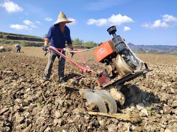 七星关区农民：开启智慧种地 精打细算增收