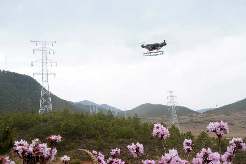 重载无人机首次成功用于高海拔地区电力建设