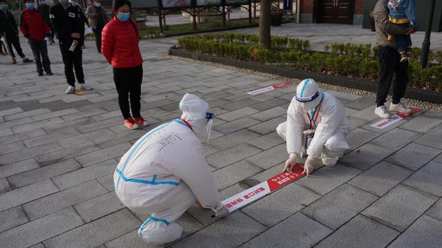 辖区面积1.1平方公里，村居核酸筛查如何做？特制“采样入场券”，村民定心在家等