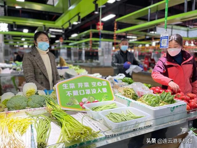 农贸市场趣味防疫标语火“出圈”