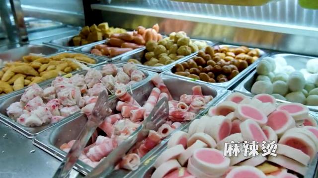 炸串、卤味、关东煮、麻辣烫……小餐车为封闭校园带来浓浓烟火气丨共同守“沪”