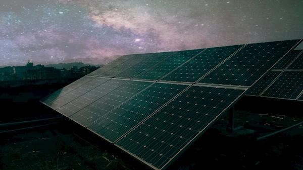 新型太阳能电池板问世：黑夜也能发电