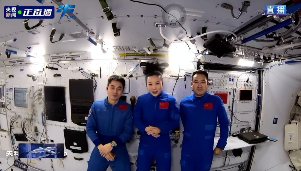 探路者推出“太空机能玩家”服装系列，定义航天科技新国潮