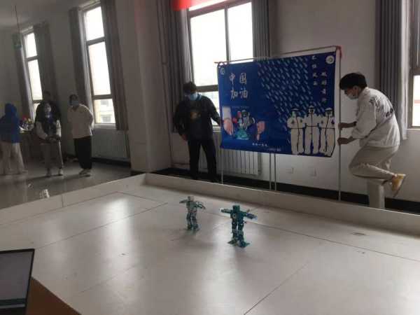 高科技来袭！河南理工大学举行机器人大赛