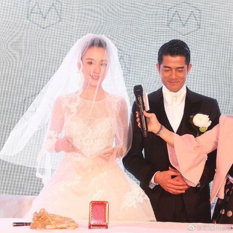 方媛晒与郭富城合照庆祝结婚五周年 两人贴脸自拍浪漫甜蜜