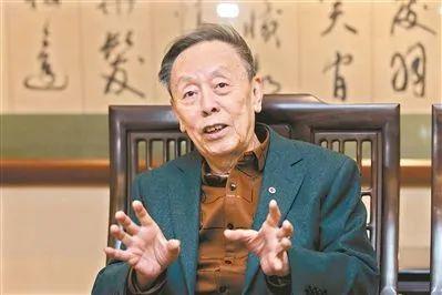 黄俊英获“广东文艺终生成就奖”，85岁仍活跃台前的秘笈是什么？