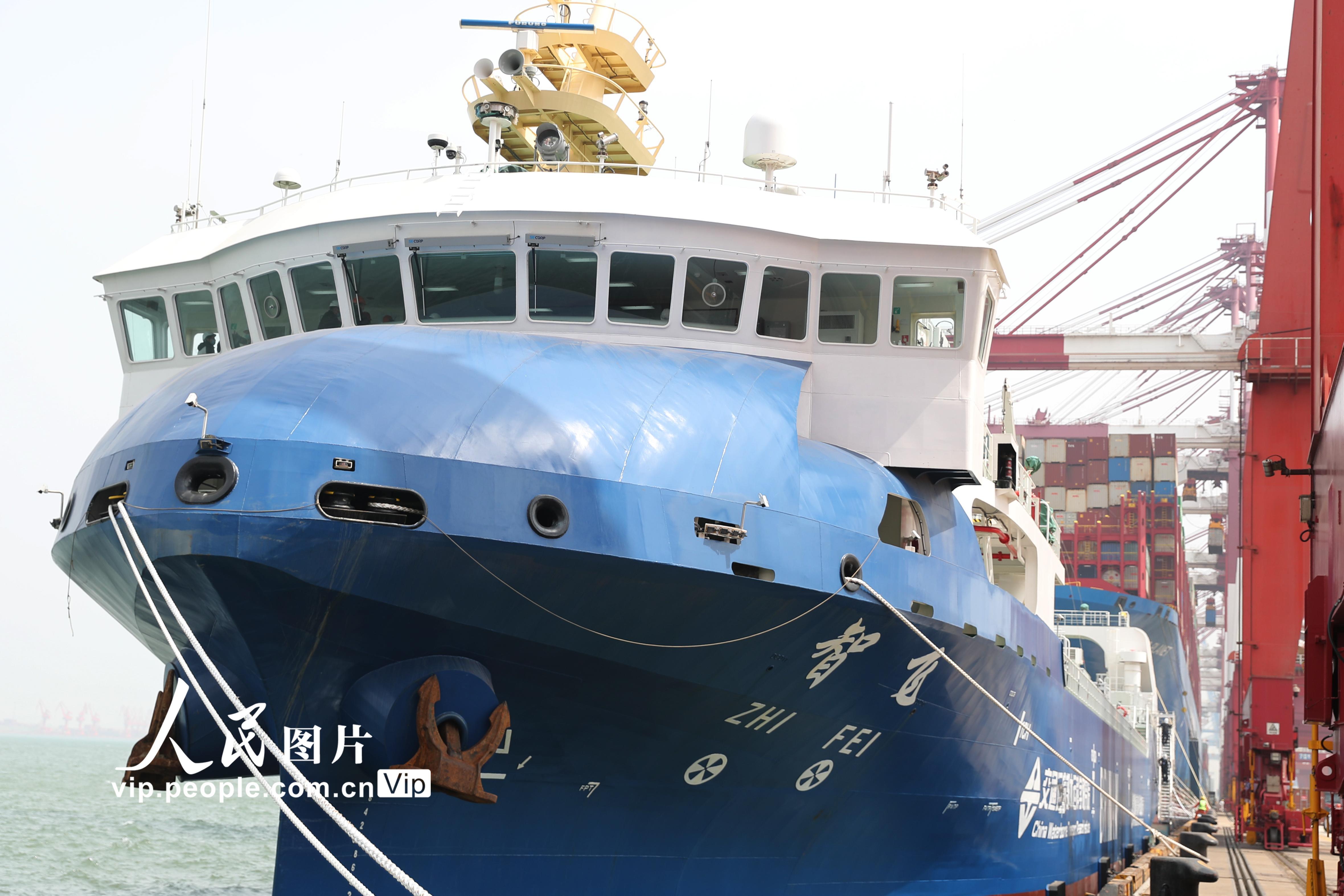 我国自主研发智能航行船舶在山东青岛首航