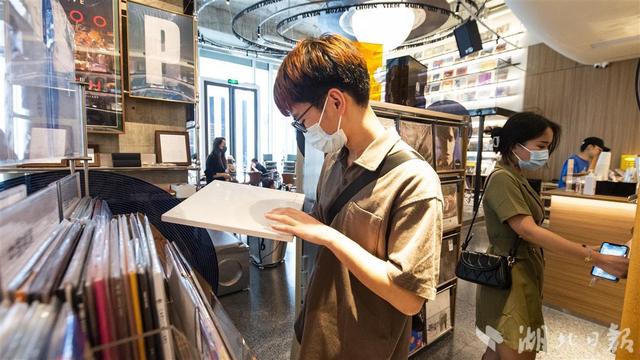 国际唱片店日 武汉唱片店文化受年轻人追捧