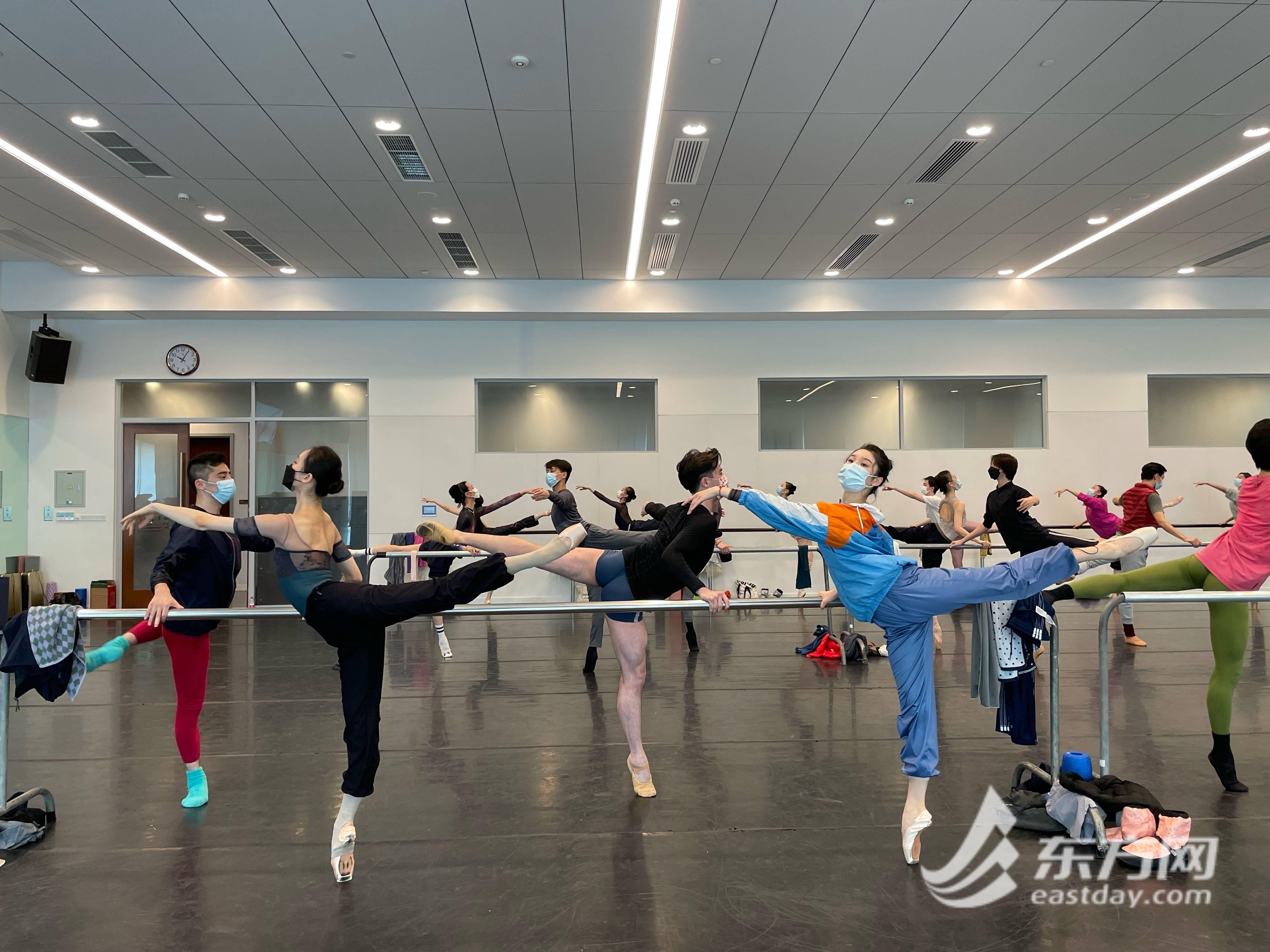 上海芭蕾舞团恢复线下排练 辛丽丽：期待以最好姿态在舞台绽放