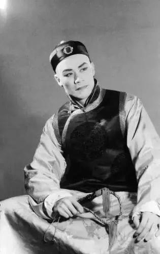 逝者｜七一勋章”获得者，北京人艺表演、导演艺术家蓝天野逝世，享年95岁