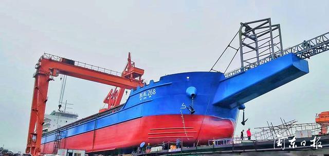 首艘中国船级社国内入级电力推进沿海自卸砂船在我市顺利下水