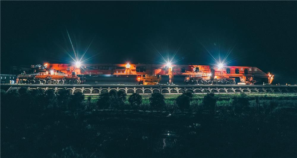 燃！世界首台千吨级架桥机“昆仑号”在杭衢铁路项目现场实现首次原地掉头
