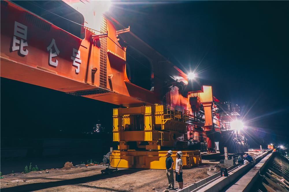 燃！世界首台千吨级架桥机“昆仑号”在杭衢铁路项目现场实现首次原地掉头