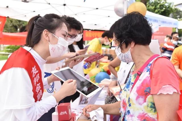 500架无人机逐梦粤港澳大湾区夜空 友邦献礼“7.8保险公众宣传日”