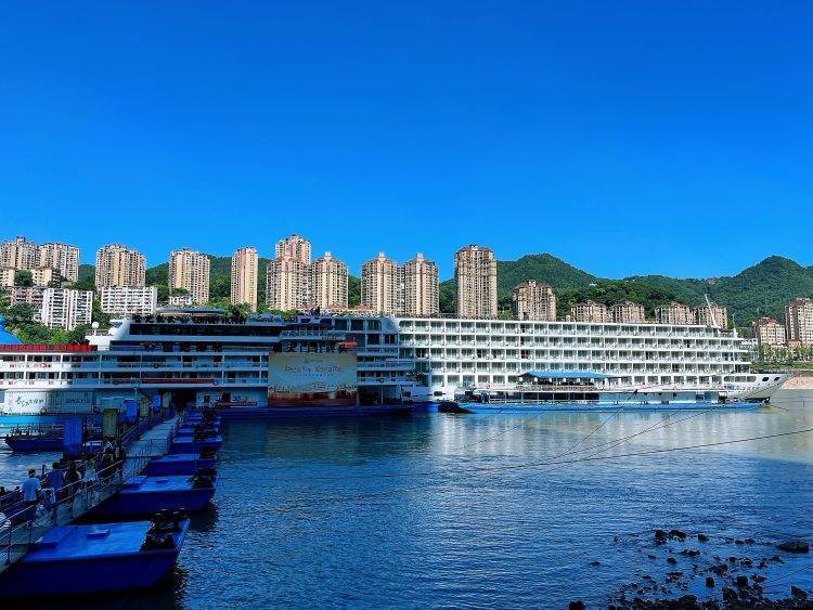 “世纪凯歌”号首航，长江三峡游新添绿色智能邮轮